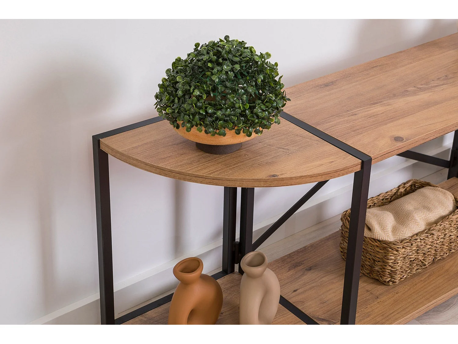 Meuble Tv style industriel Injaro L138cm Bois clair et Métal Noir