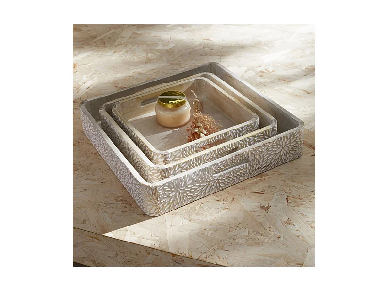 Set van 3 mangohouten dienbladen. Afmetingen: 38x38x6 + 30x30x6 + 25x25x6cm