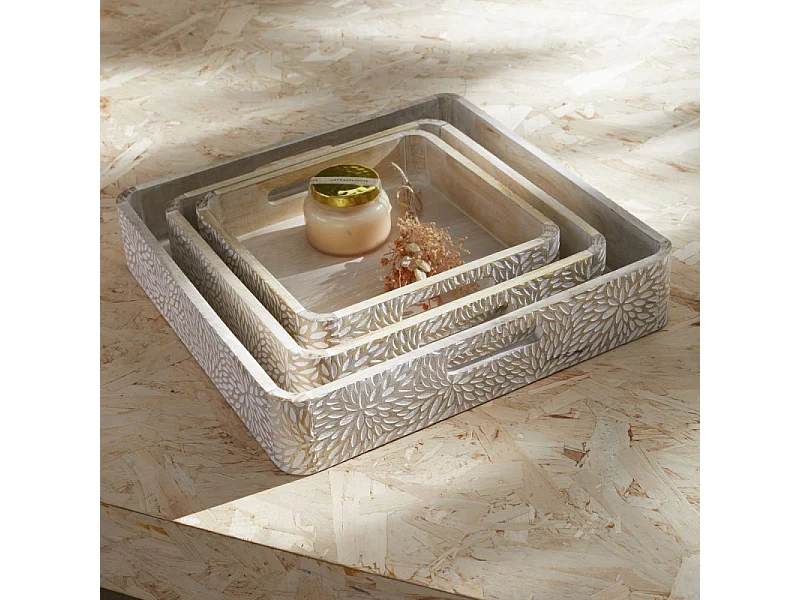 Set van 3 mangohouten dienbladen. Afmetingen: 38x38x6 + 30x30x6 + 25x25x6cm