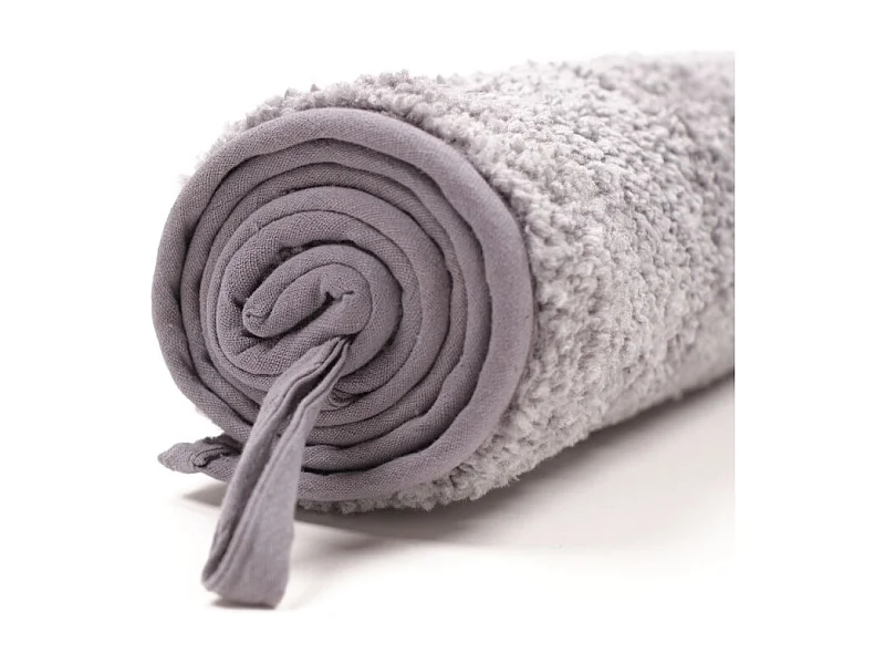 Tapis lisse style touffeté, moelleux dans des couleurs unies. Acier 70x130cm