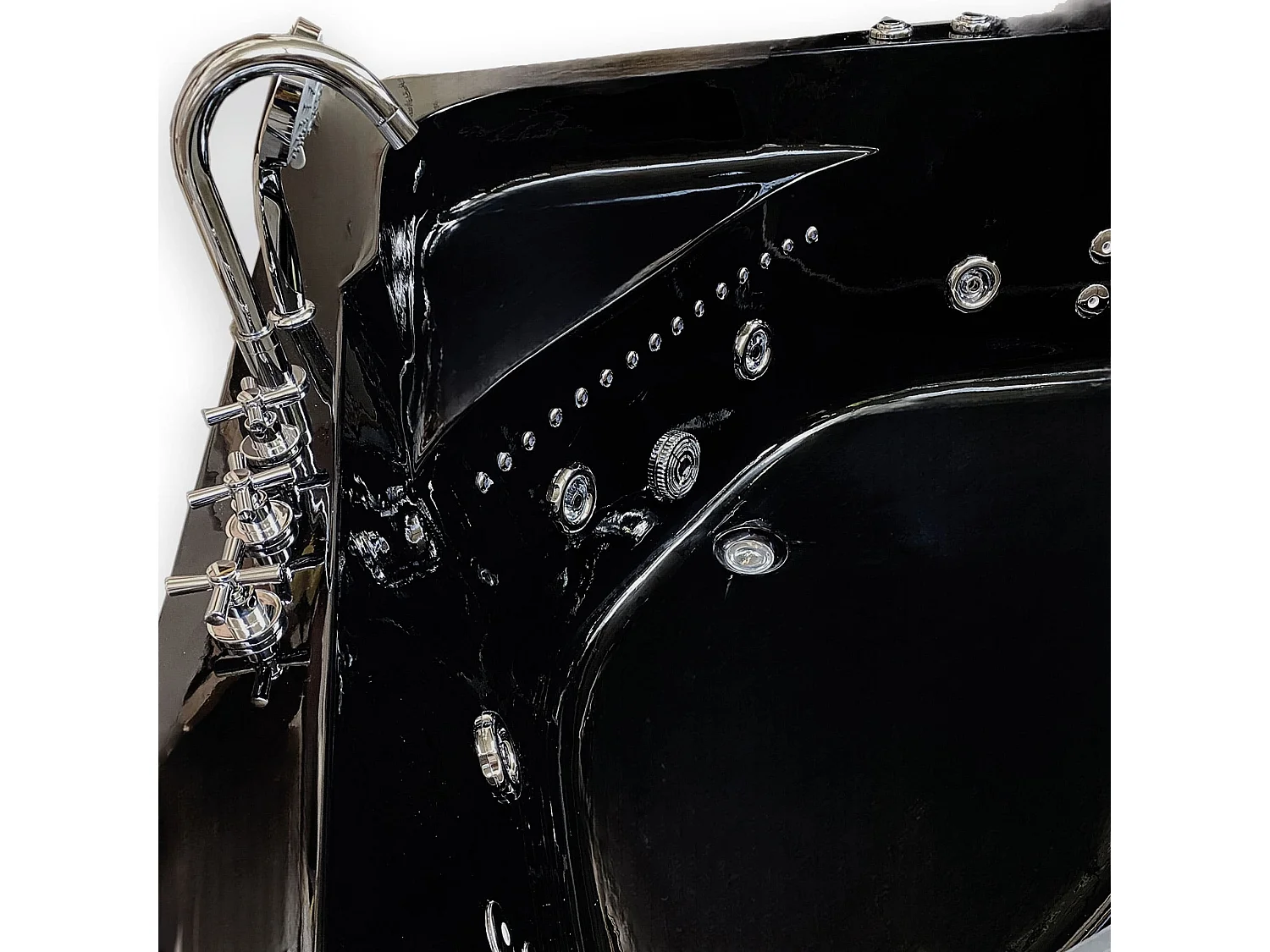Baignoire Balnèo 150 X 150 cm Chromothérapie 8 jets – Black Maple