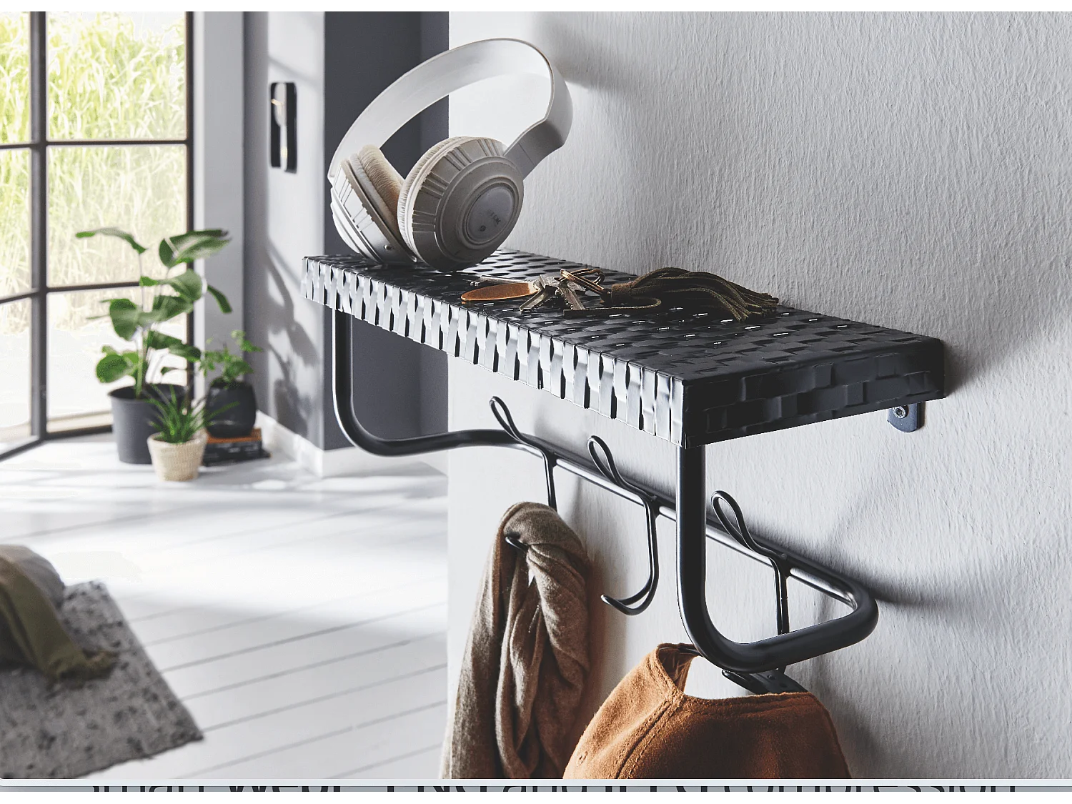 Appendiabiti a parete dal tradizionale design romano nero