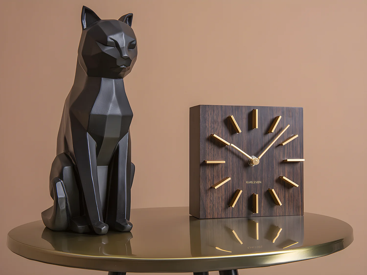 Sitzende Katze aus mattem Kunstharz Origami