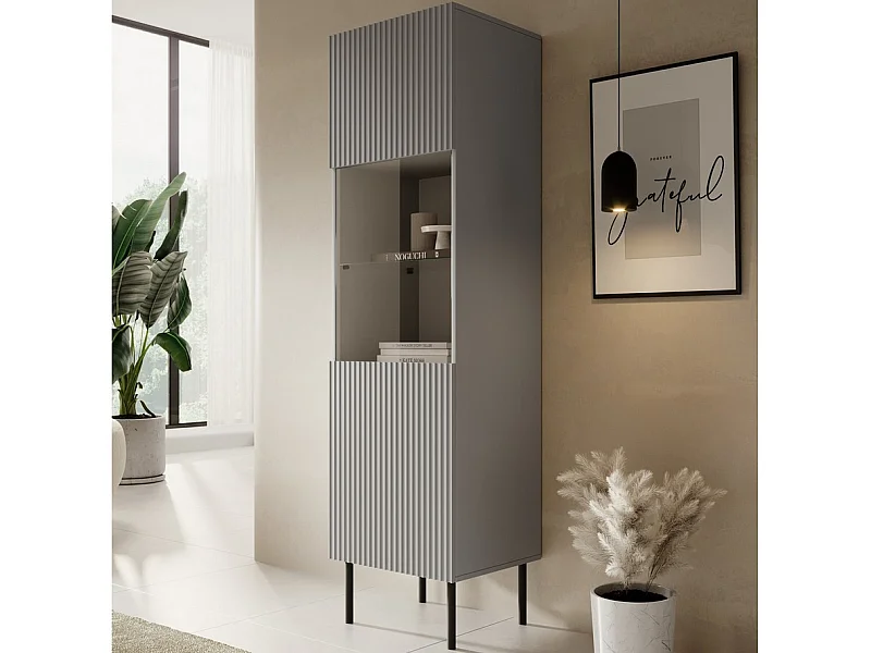 Vitrina gris claro con pies metálicos Gatsby negros