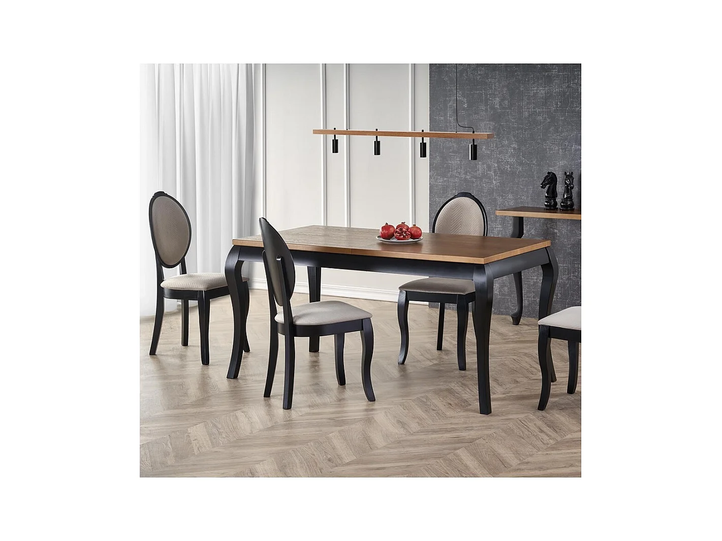 Silla medallón negra y beige en madera de Louis