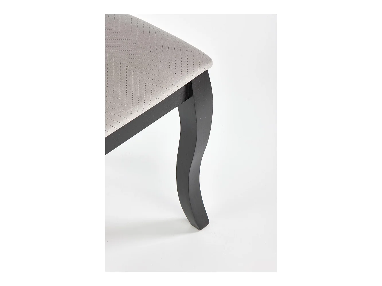 Silla medallón negra y beige en madera de Louis