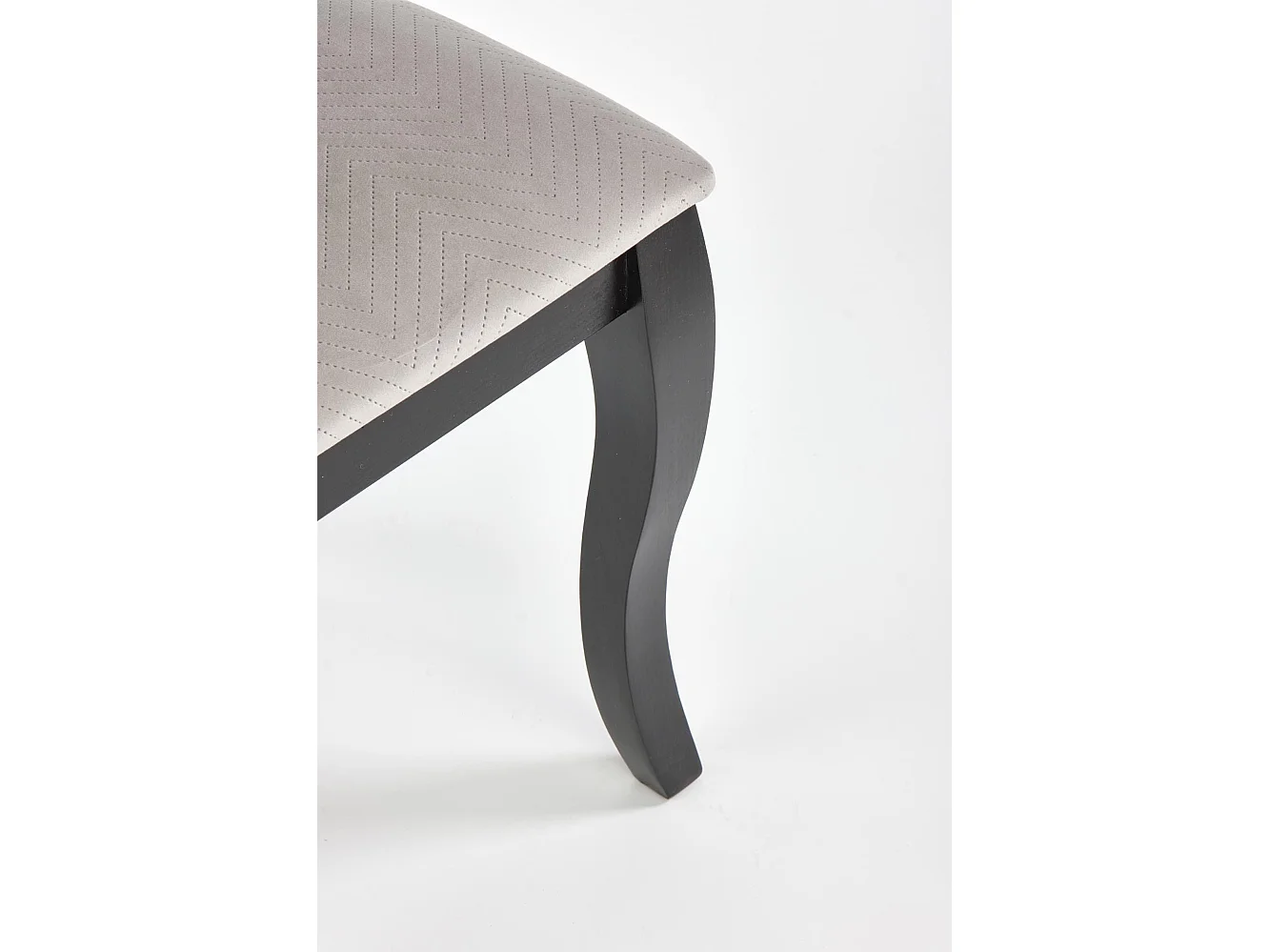 Chaise médaillon noire et beige en bois Louis