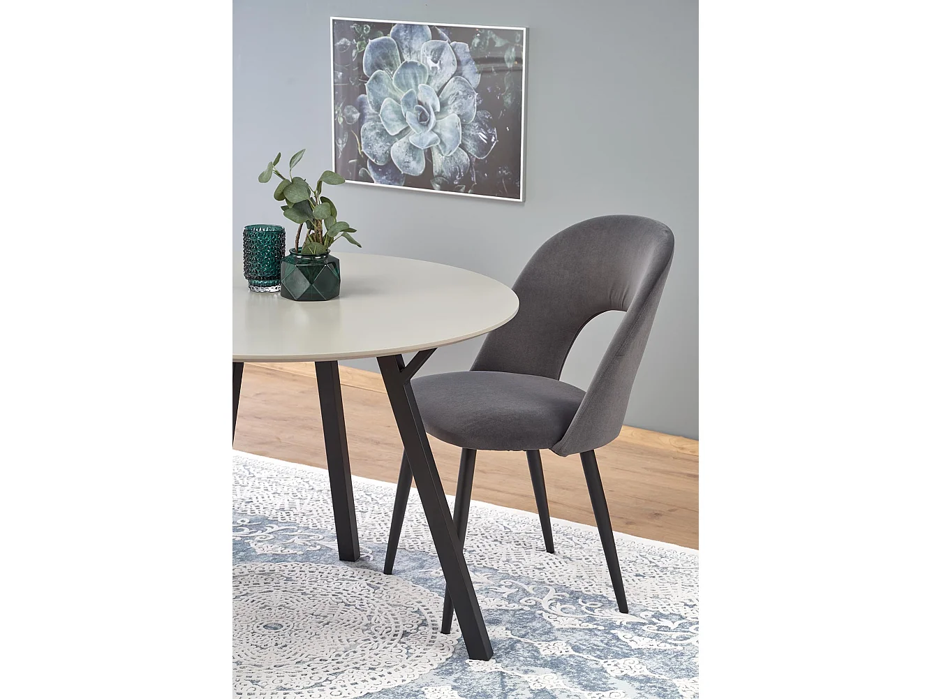 Silla moderna de terciopelo gris oscuro con patas de acero negro CLEAR