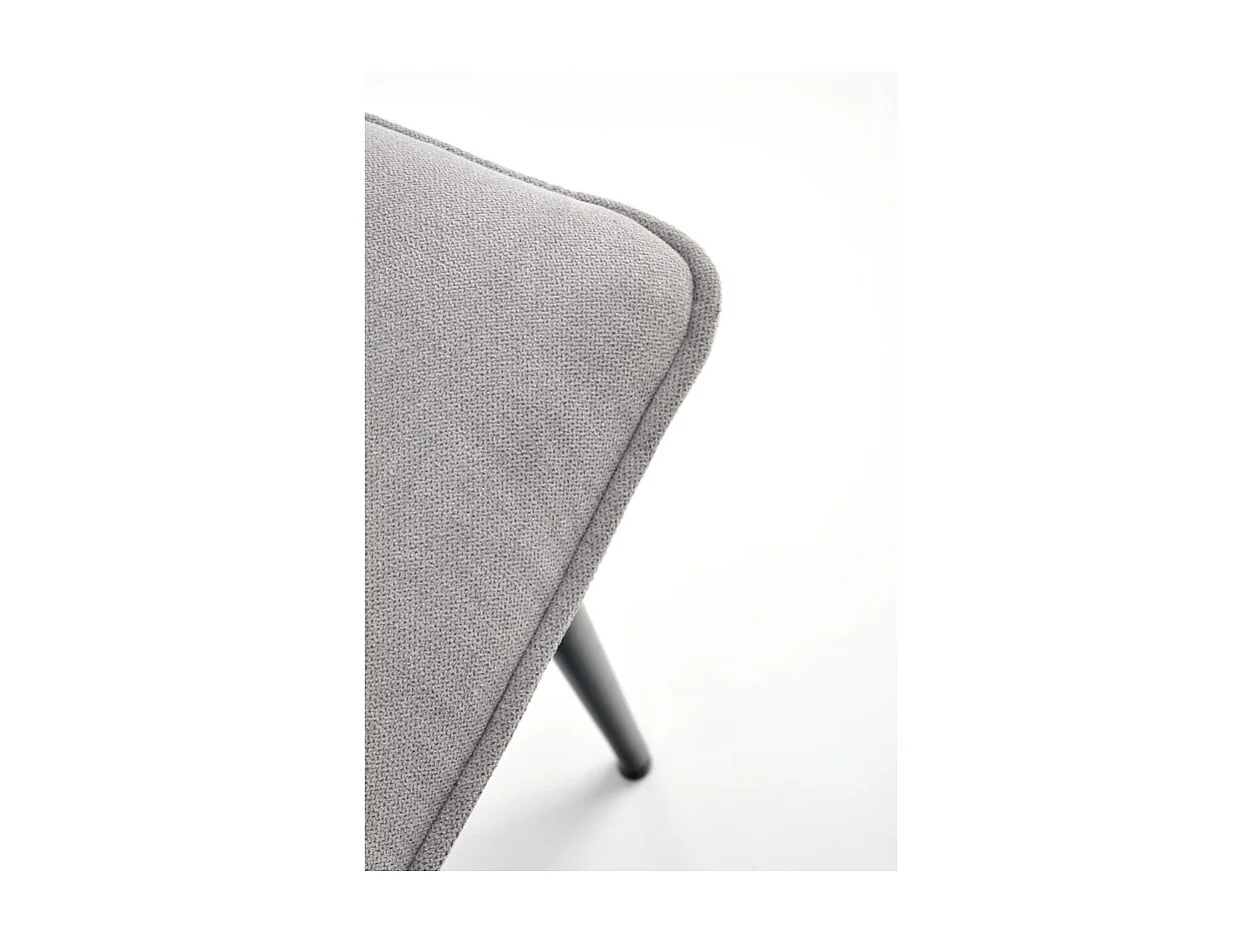 Silla de diseño Assia de tela gris con patas de metal negro