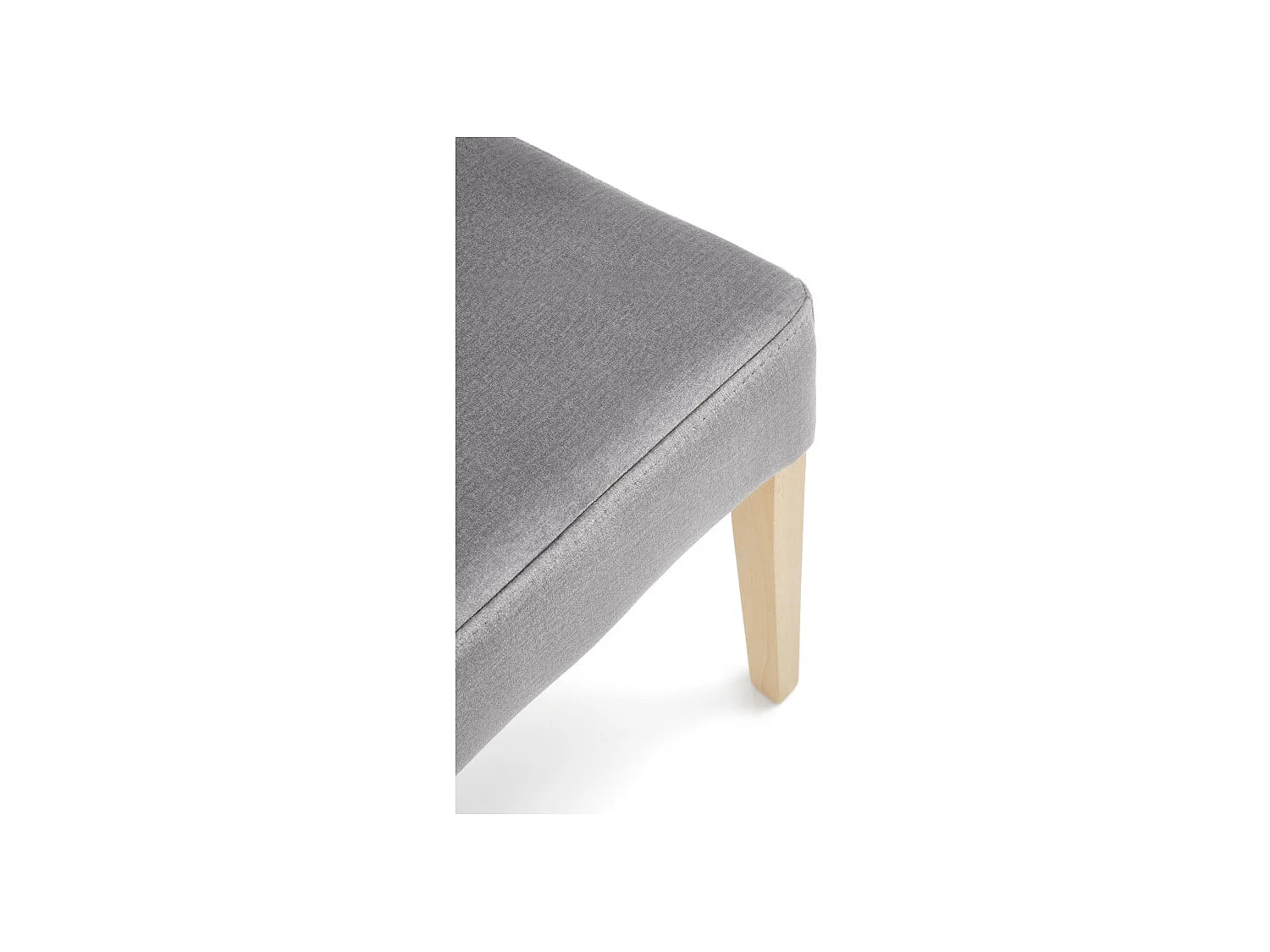 Silla Yanis tapizada en terciopelo gris con patas de madera maciza