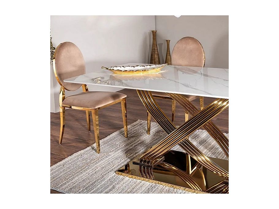 Silla de diseño de terciopelo beige con base de metal dorado Céline
