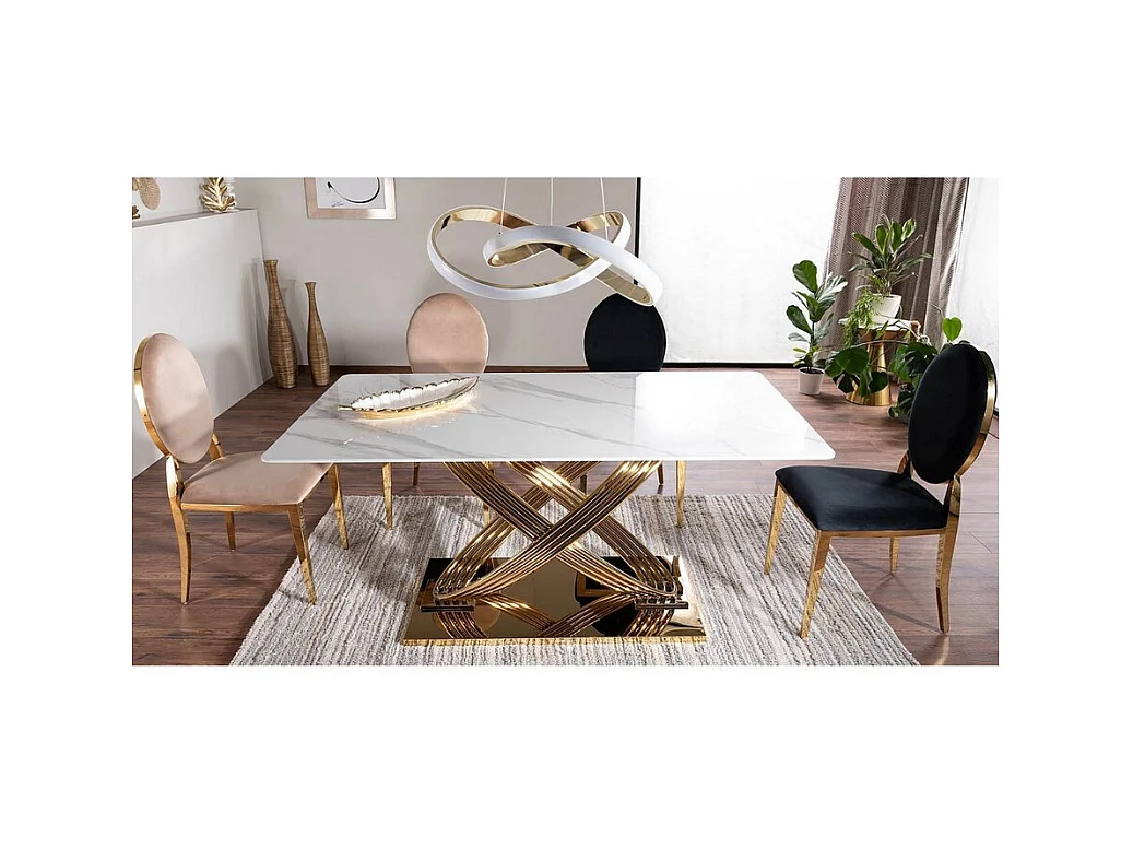 Silla de diseño de terciopelo beige con base de metal dorado Céline