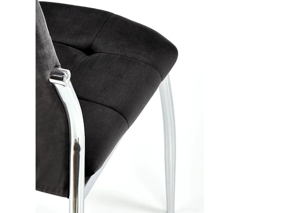 Sedia imbottita in velluto nero Elysium con gambe in metallo