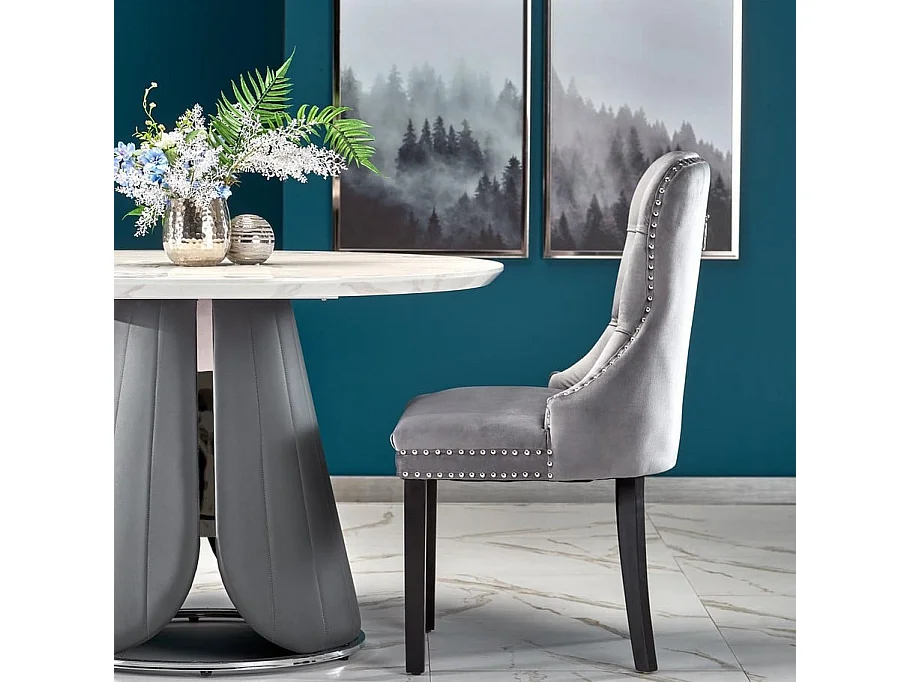 Chaise capitonnée en velours gris avec pieds noirs en bois massif BERENICE