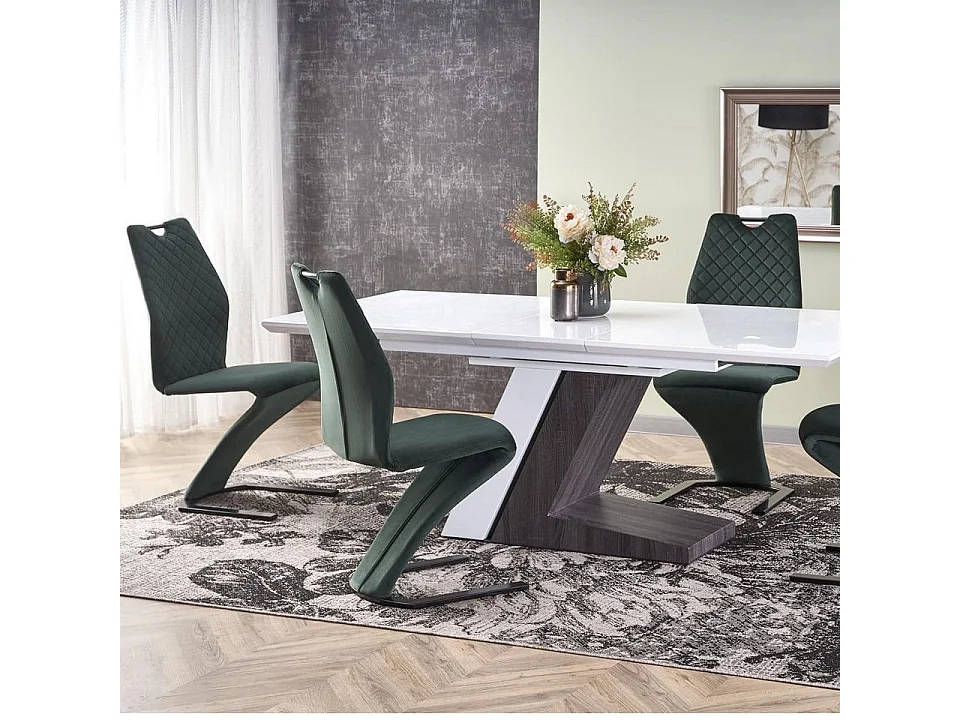 Chaise de salle à manger design en velours vert avec pied en métal noir VIDAR