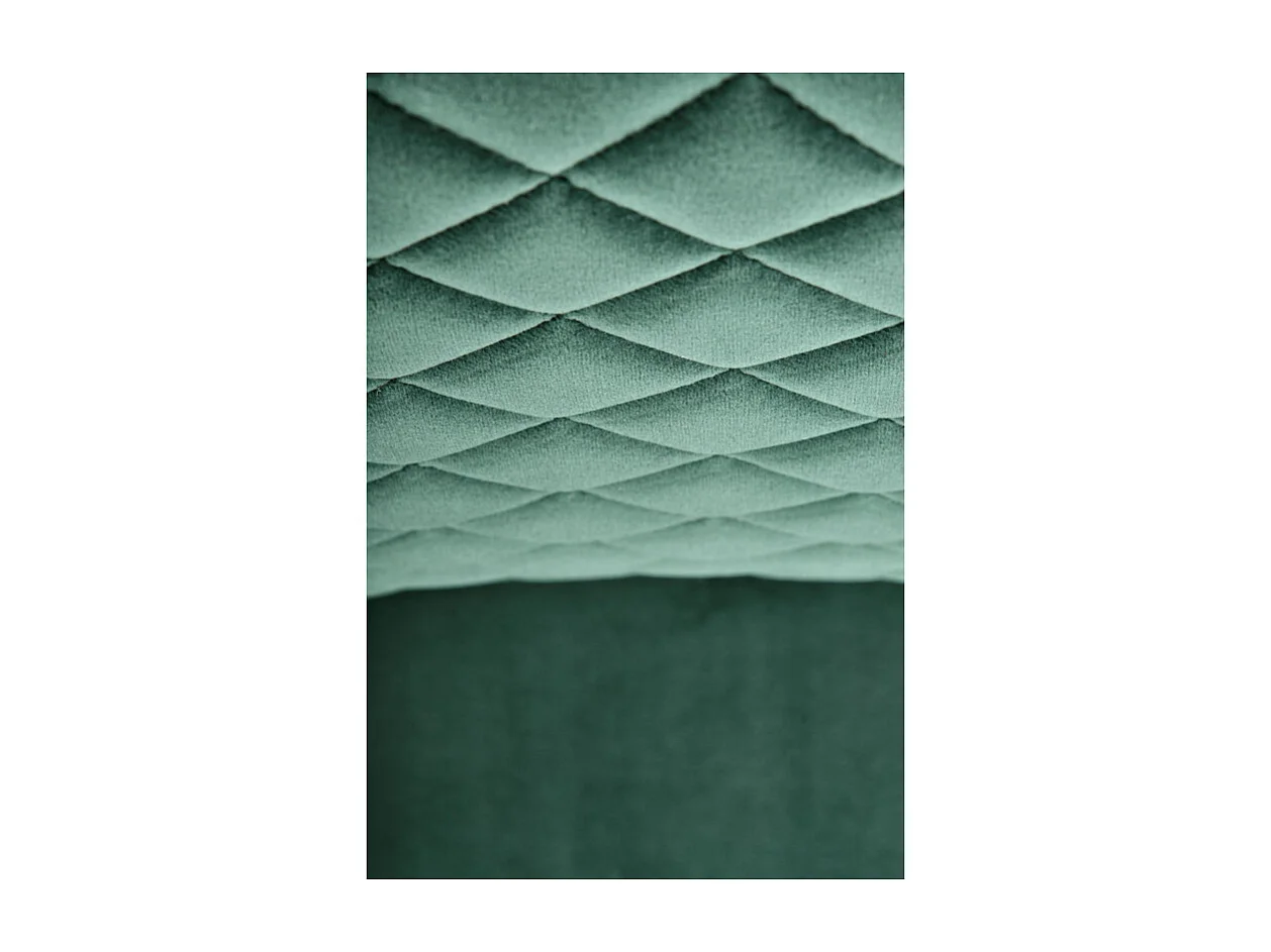 Chaise en velours vert avec haut dossier et piètement design en métal noir ENOLA