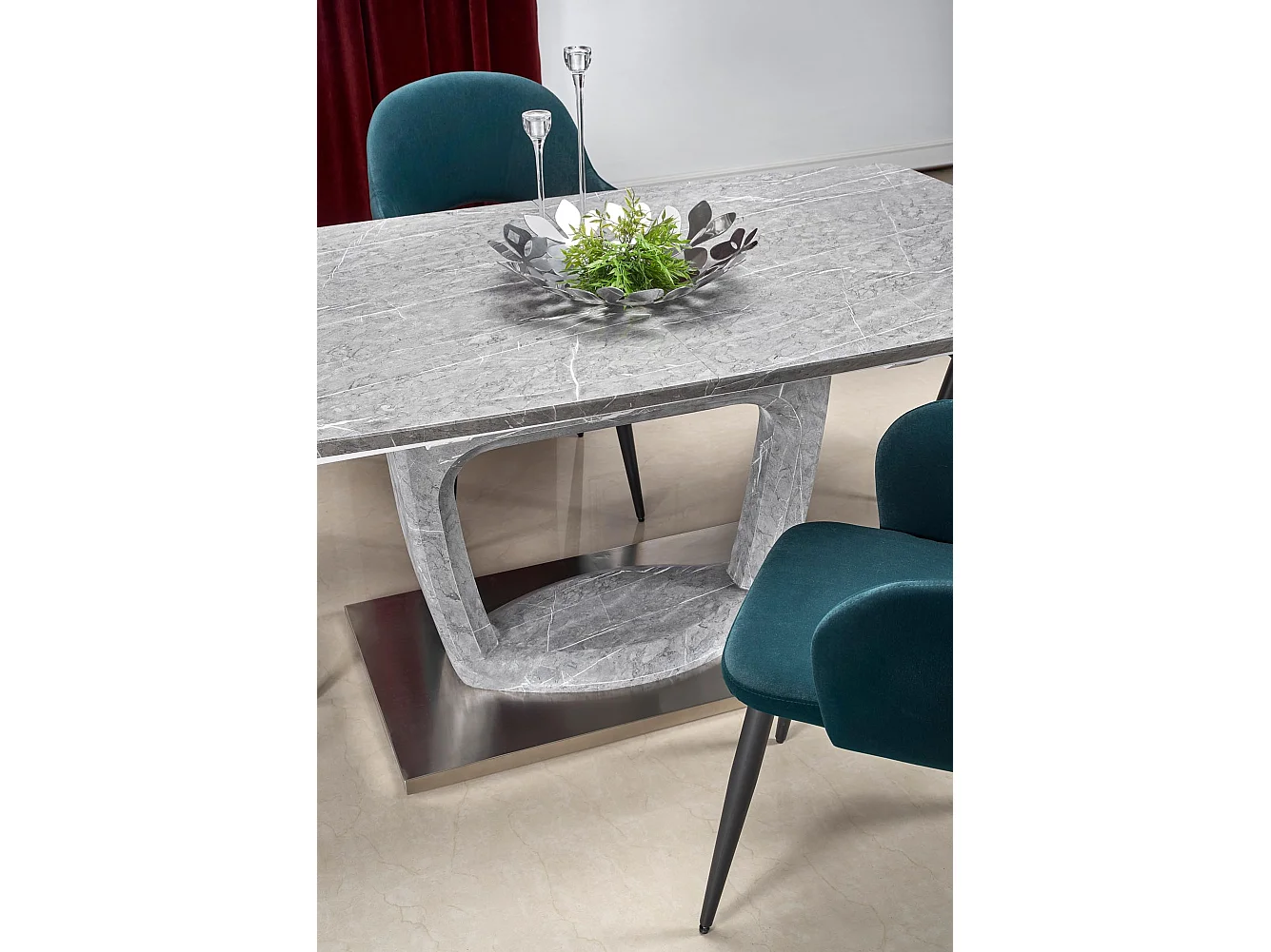 Silla de comedor de terciopelo verde oscuro con patas de acero negro UNIK