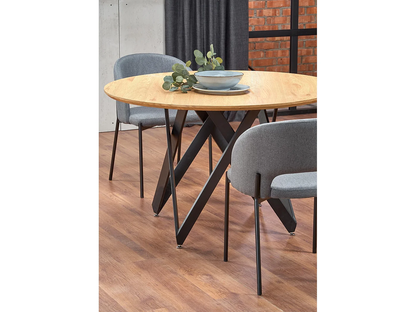 Silla de tela gris con patas de acero negro LAW