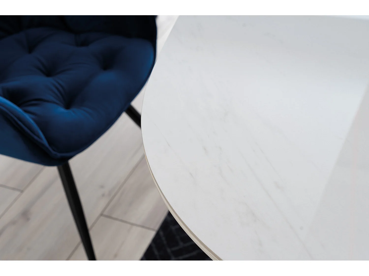 Chaise design métal noir et velours bleu marine Umexa