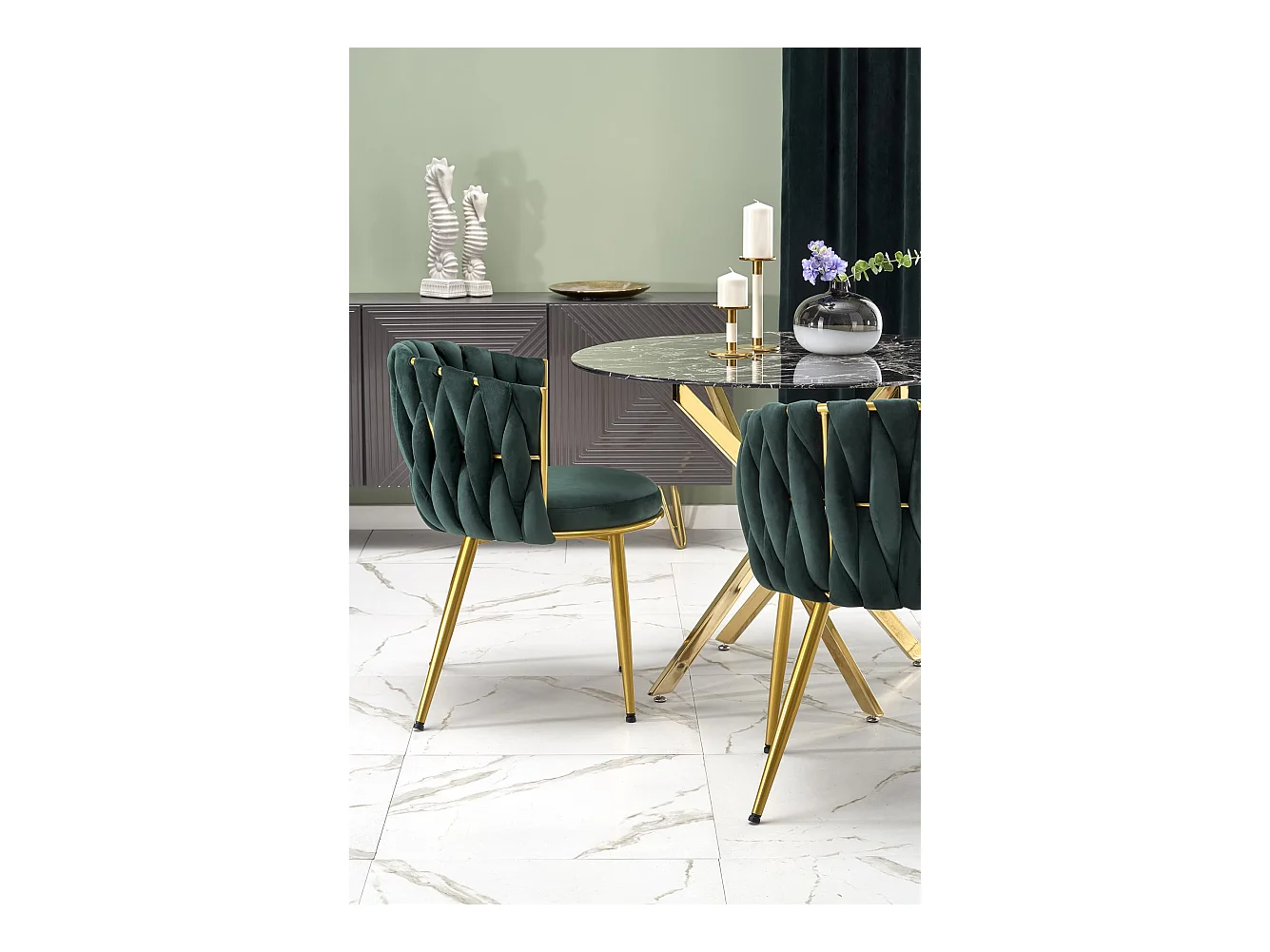 Mesa de 100 cm con tablero de aspecto mármol negro y base Mezzo dorada