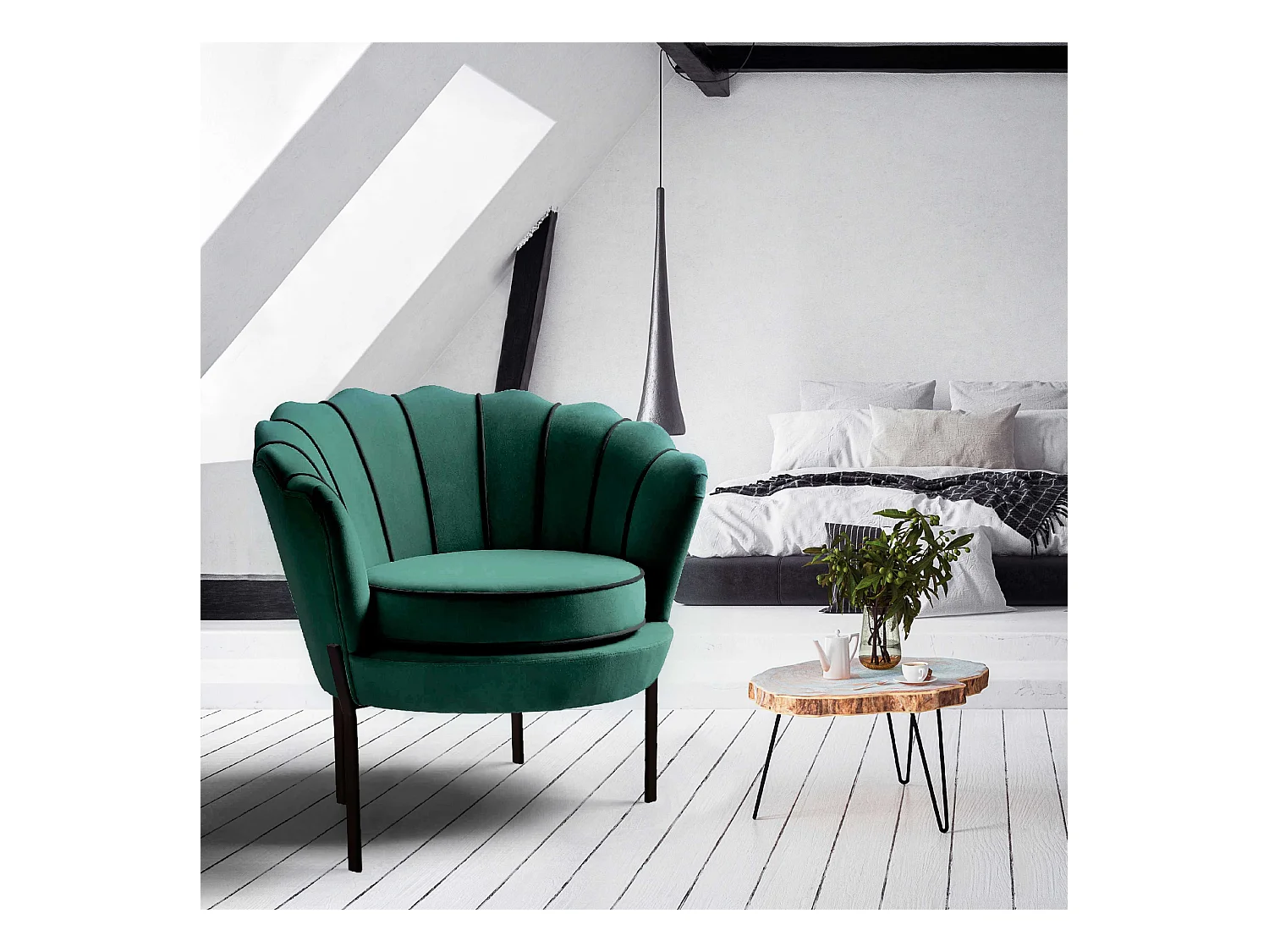 Sillón de concha de terciopelo verde con patas de metal HOEL negro