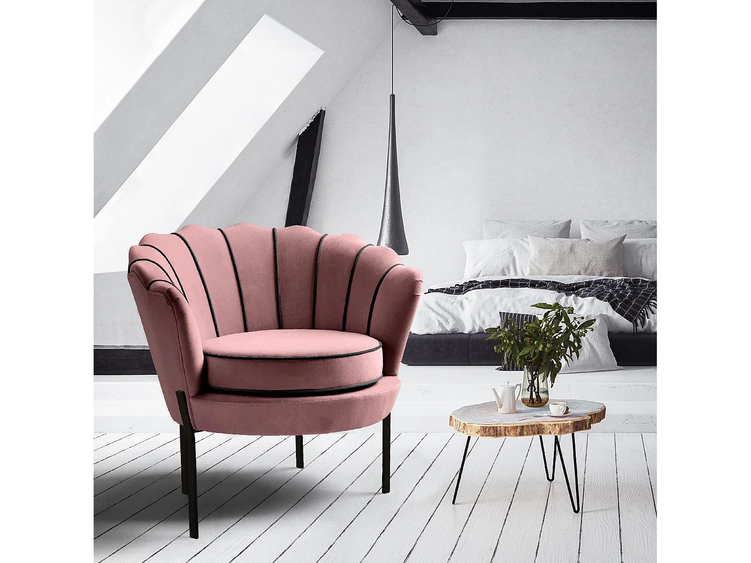 Poltrona Shell in velluto rosa con gambe in metallo nero HOEL