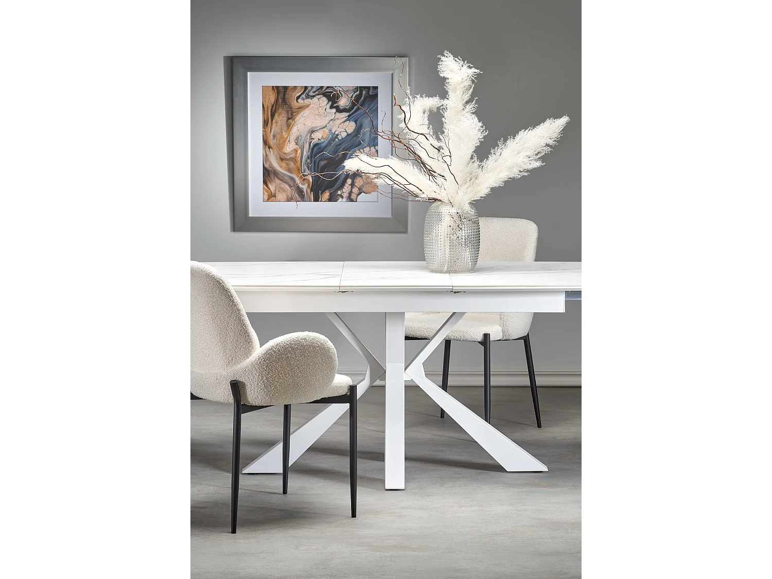 Mesa extensible contemporánea con tablero de aspecto mármol y pata central de diseño metálico blanco HORN