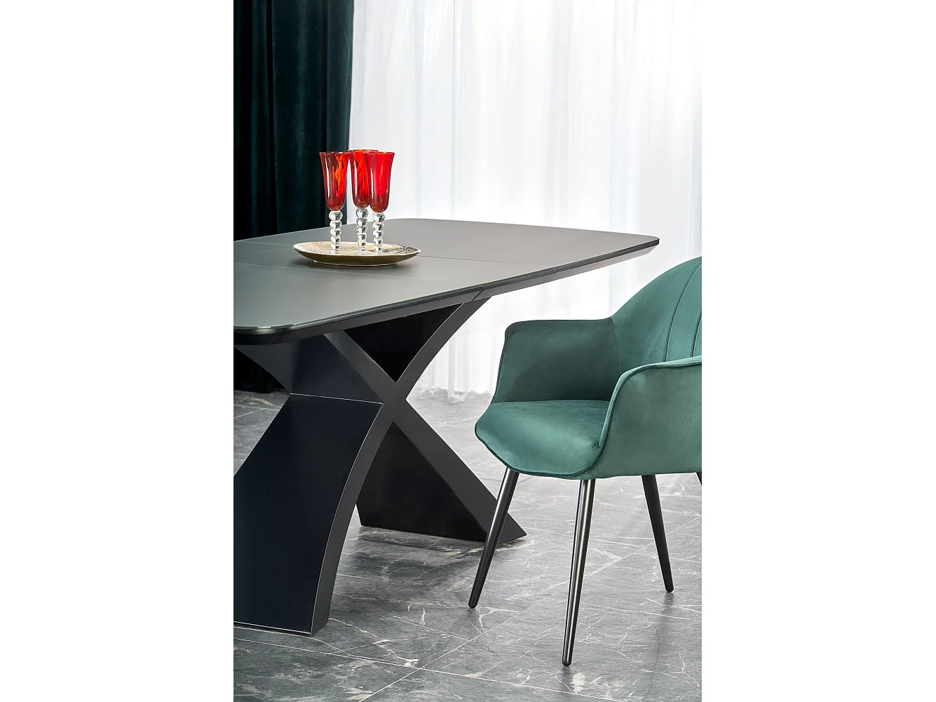 Mesa de comedor extensible con tablero gris oscuro y base central negra WOLF