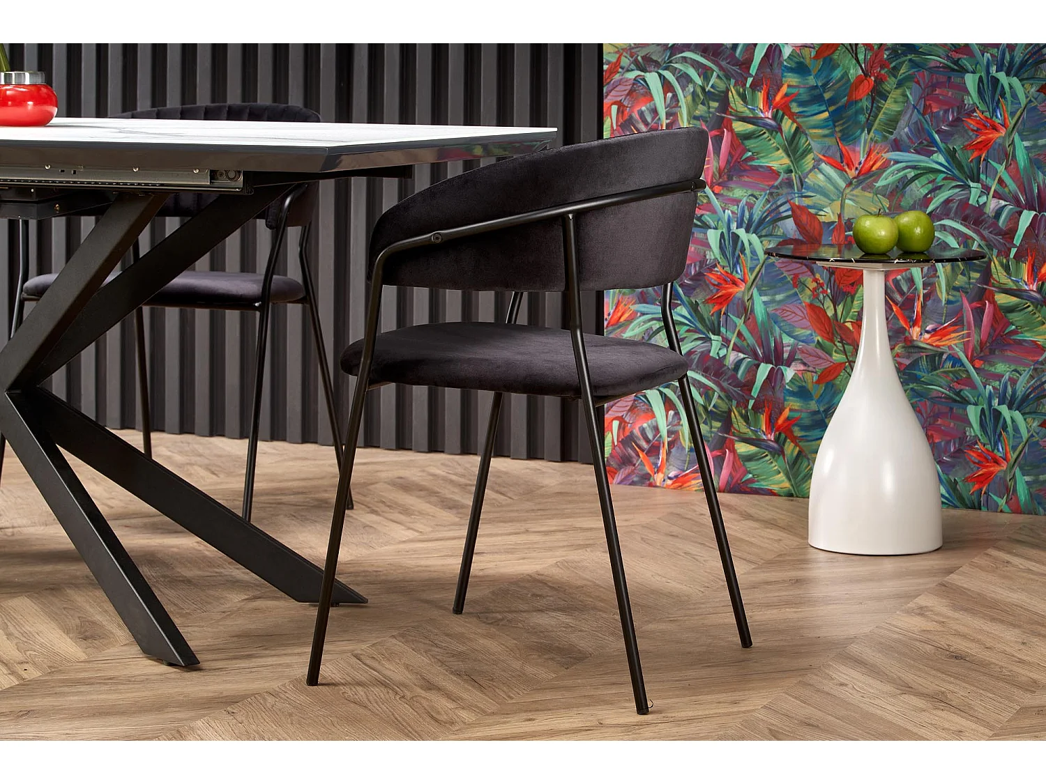 Table salle à manger extensible avec plateau aspect marbre et pied central en métal noir ODUNA