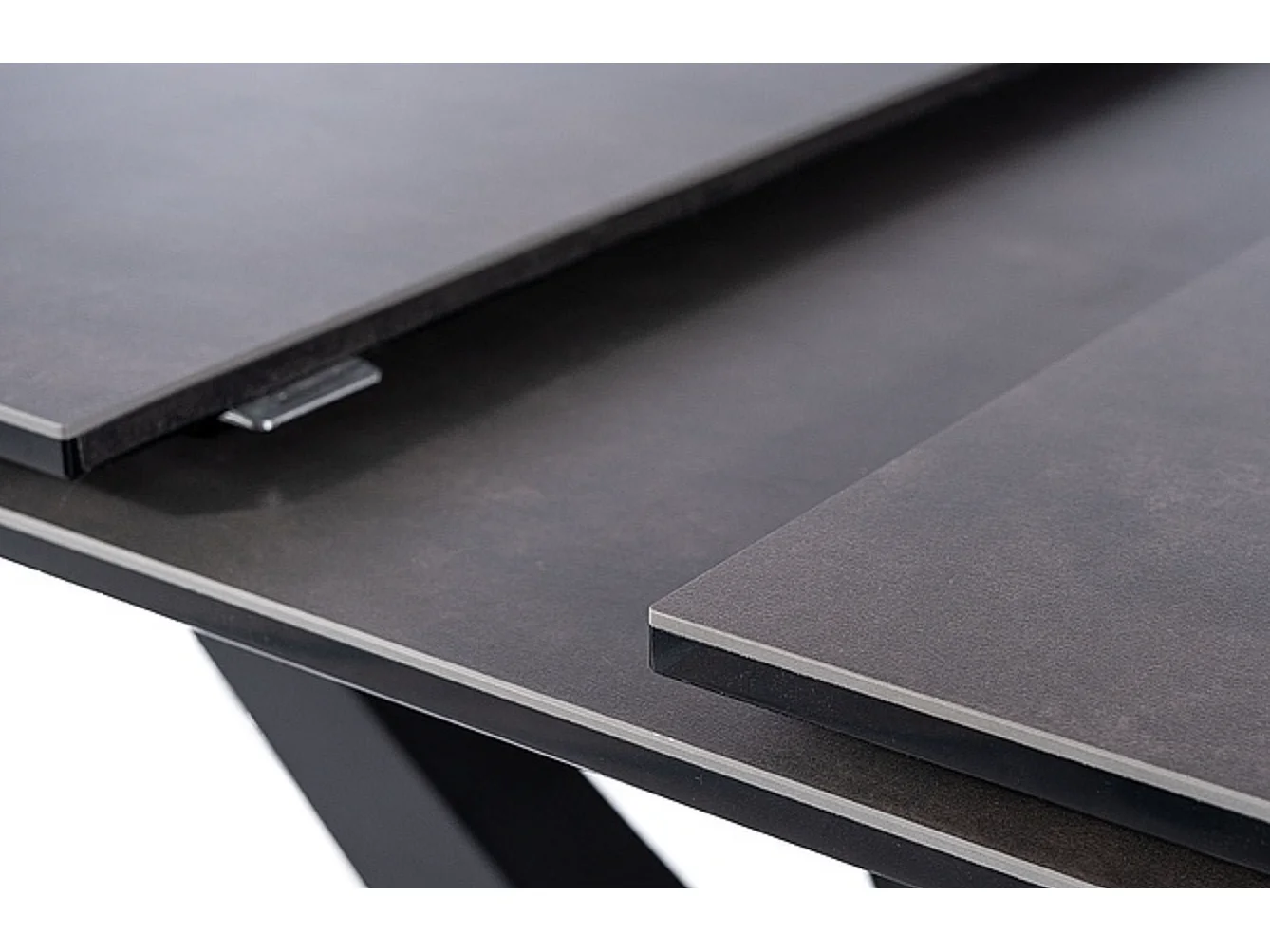 Mesa extensible de cerámica negra y metal cristal 160cm Rizo