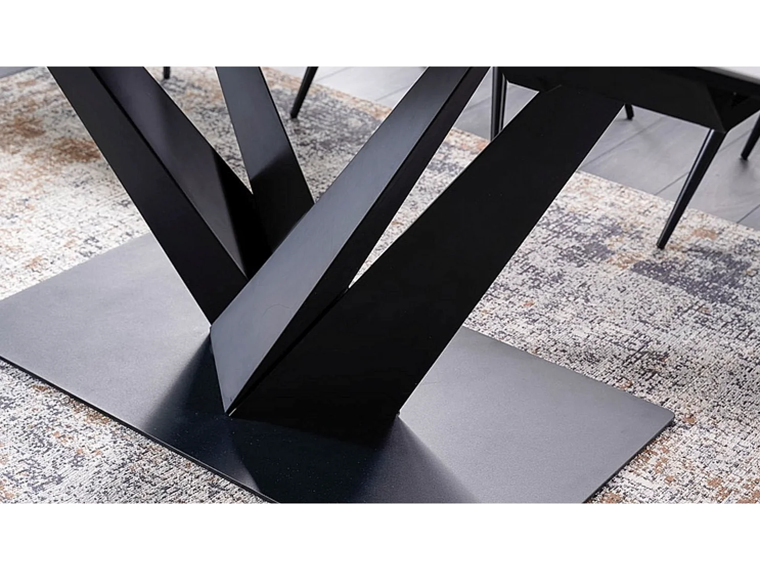 Mesa extensible de cerámica negra y metal cristal 160cm Rizo