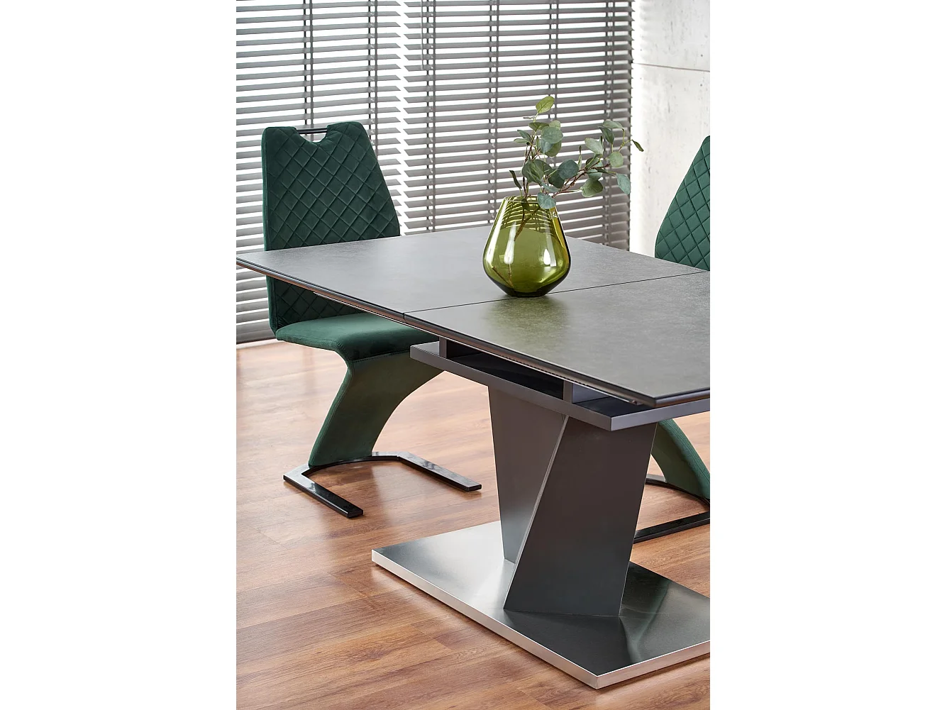 Table à manger 160-200cm avec plateau en verre et pied central en métal gris MARICA