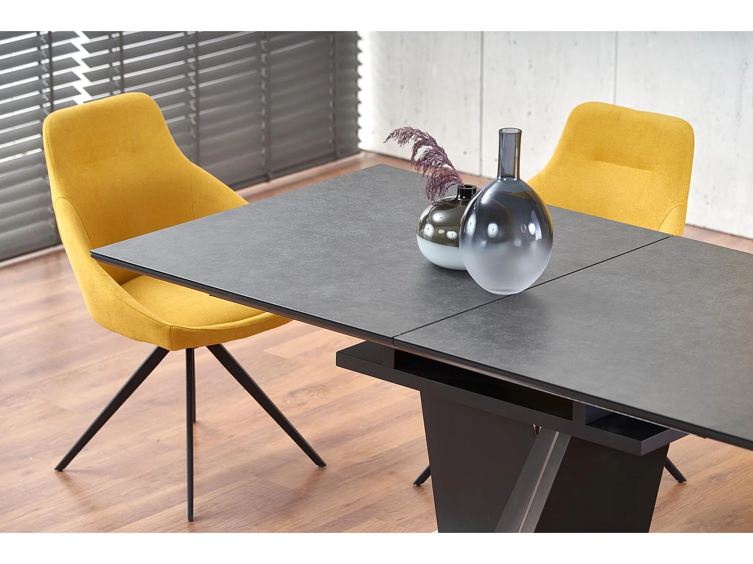 Table à manger 160-200cm avec plateau en verre et pied central en métal gris MARICA