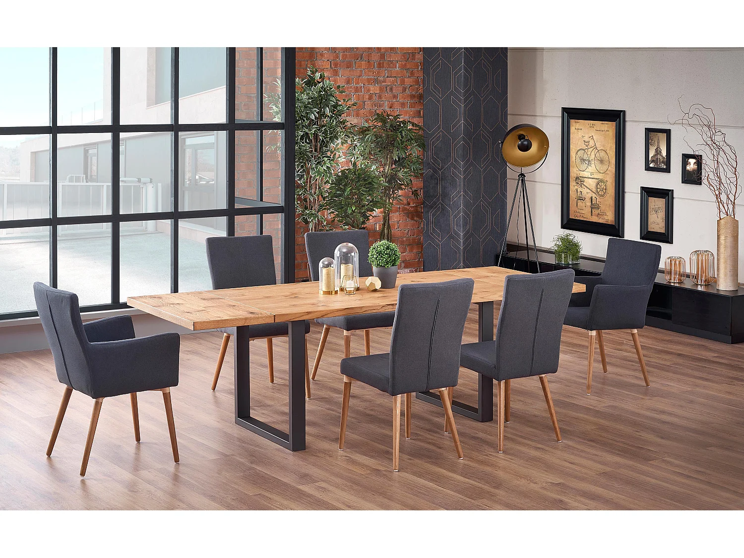 Tavolo da pranzo allungabile Melly da 160-250 cm con piano in rovere chiaro e gambe in metallo nero