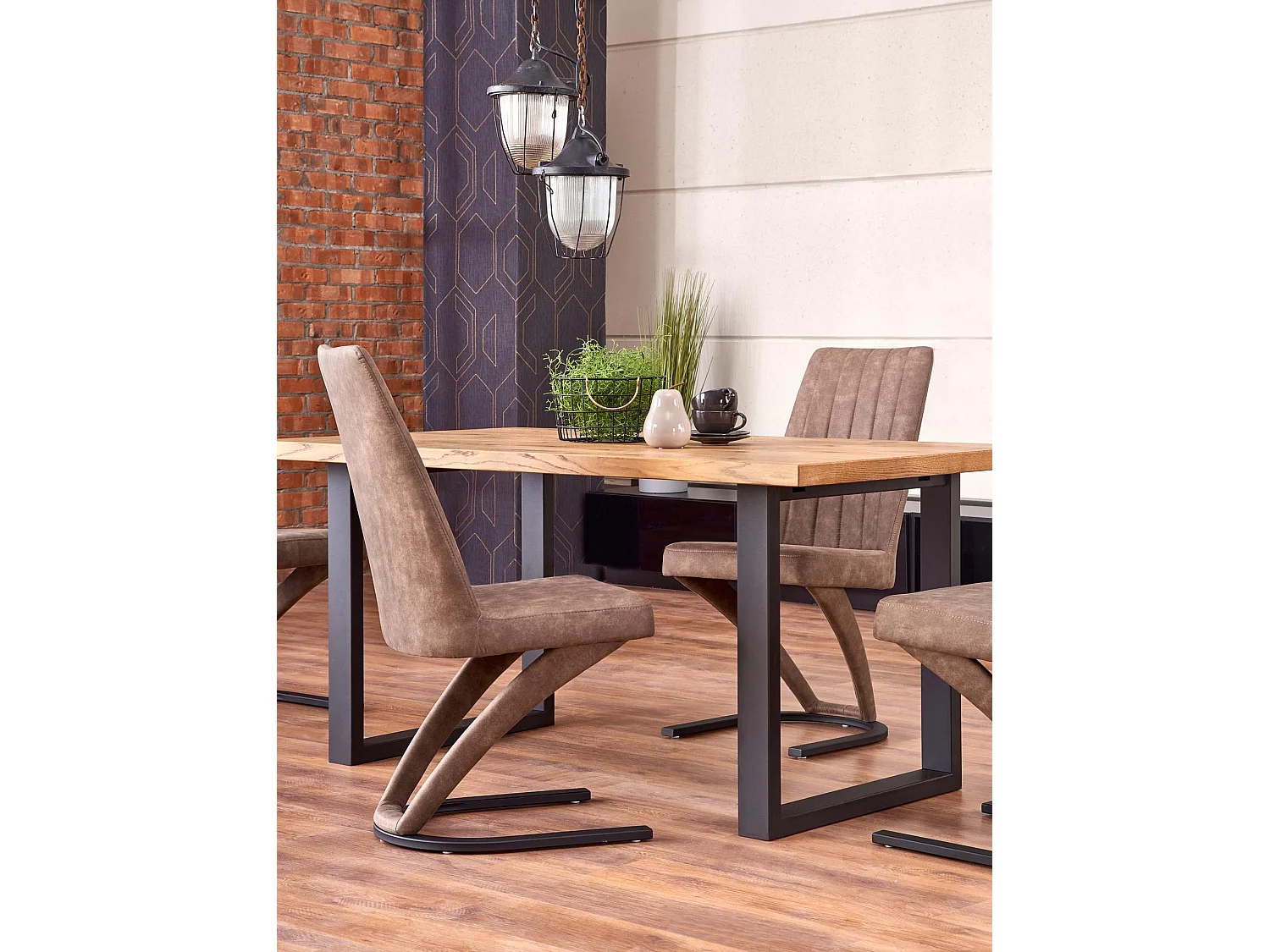 Tavolo da pranzo allungabile Melly da 160-250 cm con piano in rovere chiaro e gambe in metallo nero