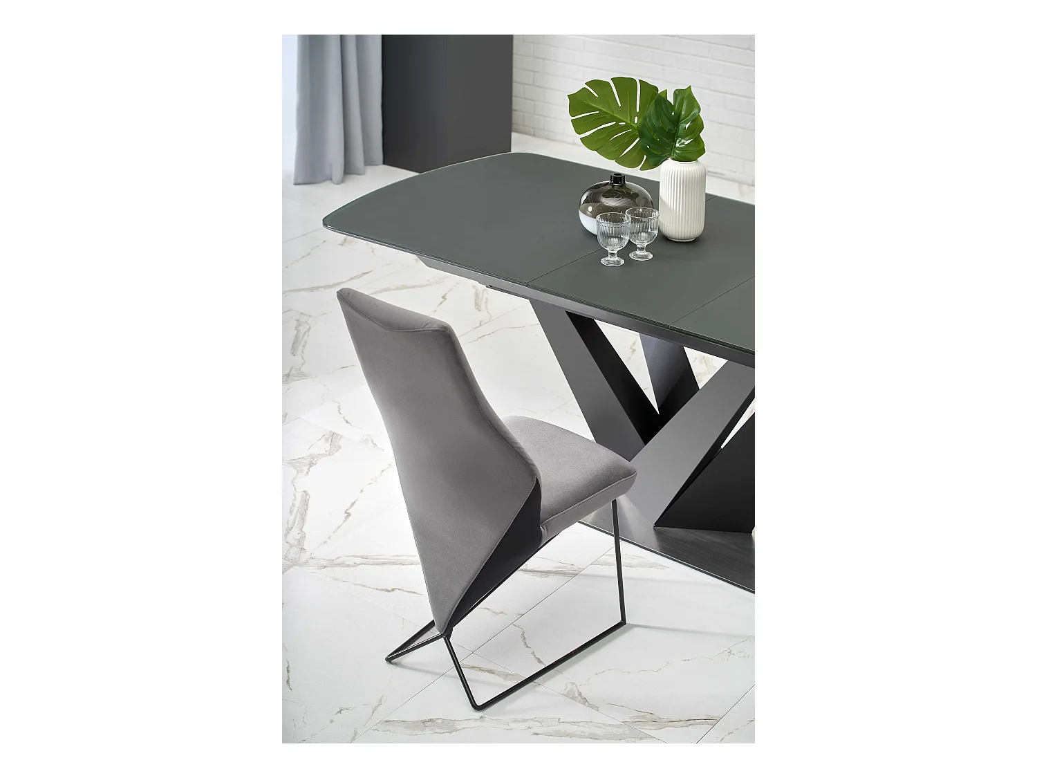 Table de salle à manger contemporaine extensible grise et noire avec pied central SHIELD