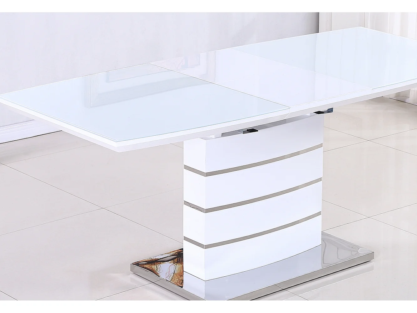 Mesa de comedor Klem extensible lacada en blanco 140cm