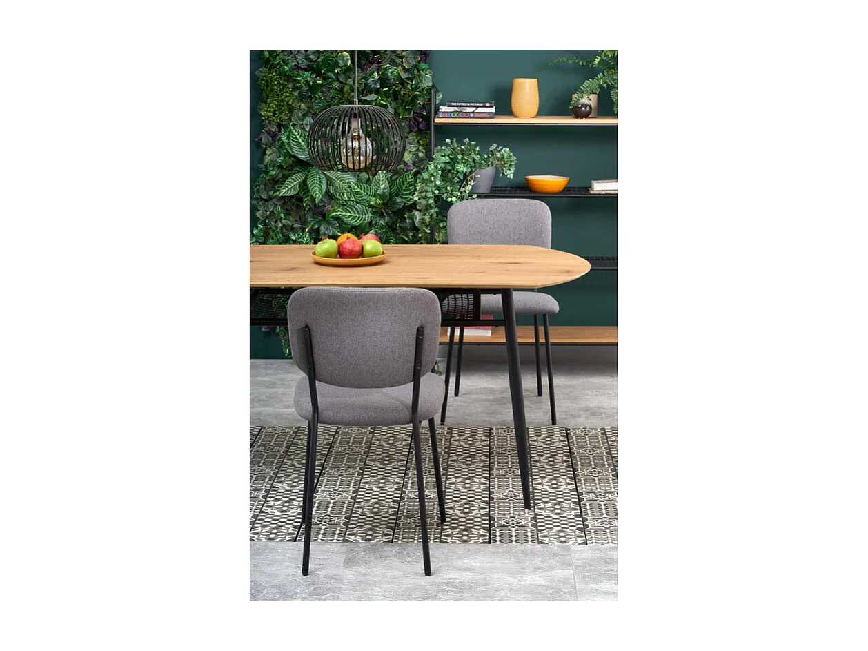 Tavolo da pranzo in rovere dorato con ripiano in rattan e gambe in metallo nero CEBREN