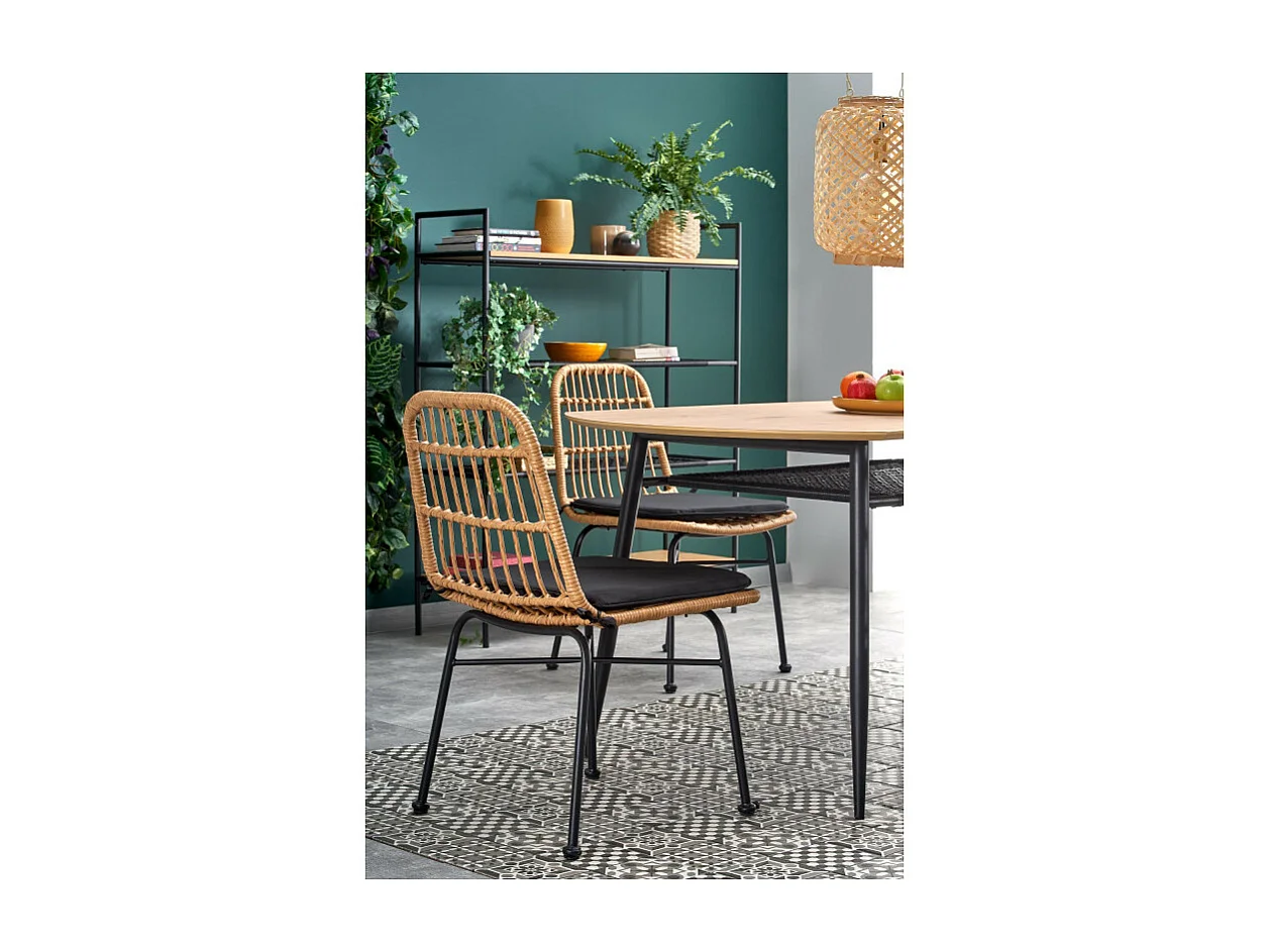 Tavolo da pranzo in rovere dorato con ripiano in rattan e gambe in metallo nero CEBREN