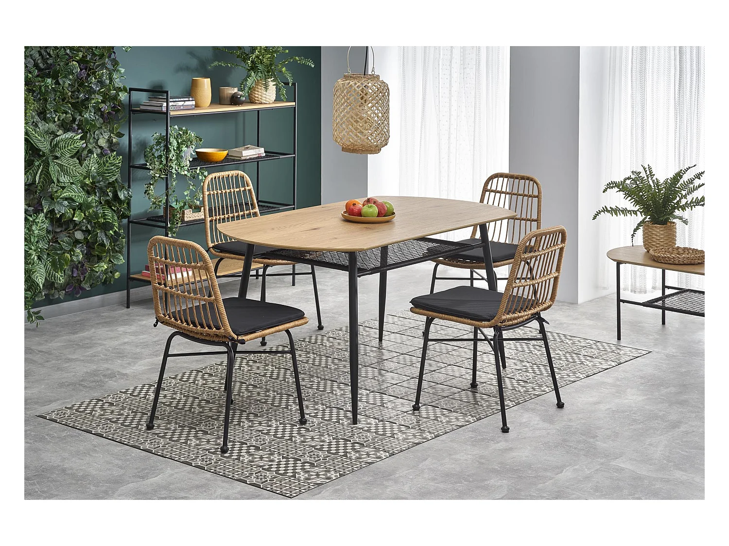 Table de salle à manger aspect chêne doré avec étagère en rotin et pieds en métal noir CEBREN
