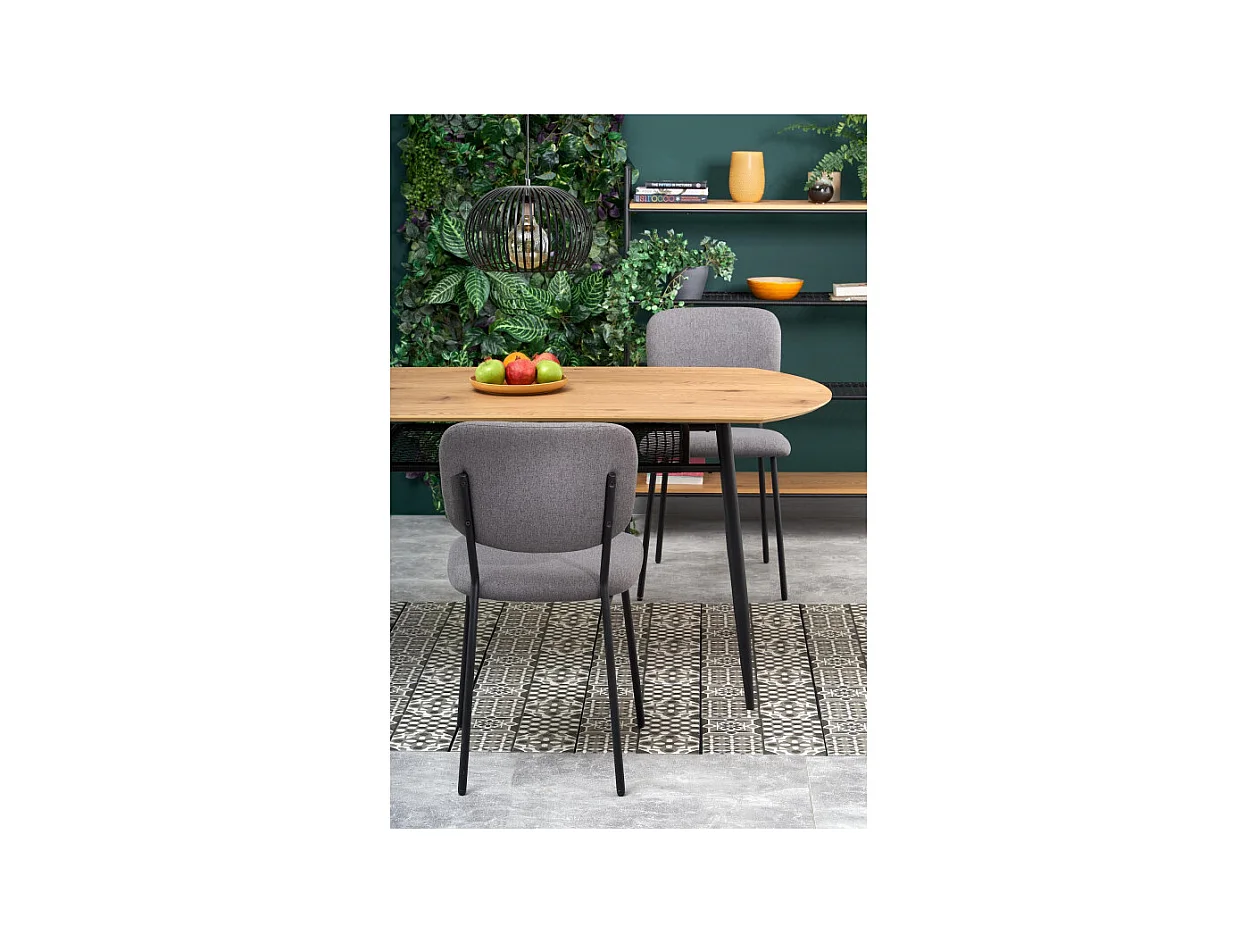 Table de salle à manger aspect chêne doré avec étagère en rotin et pieds en métal noir CEBREN