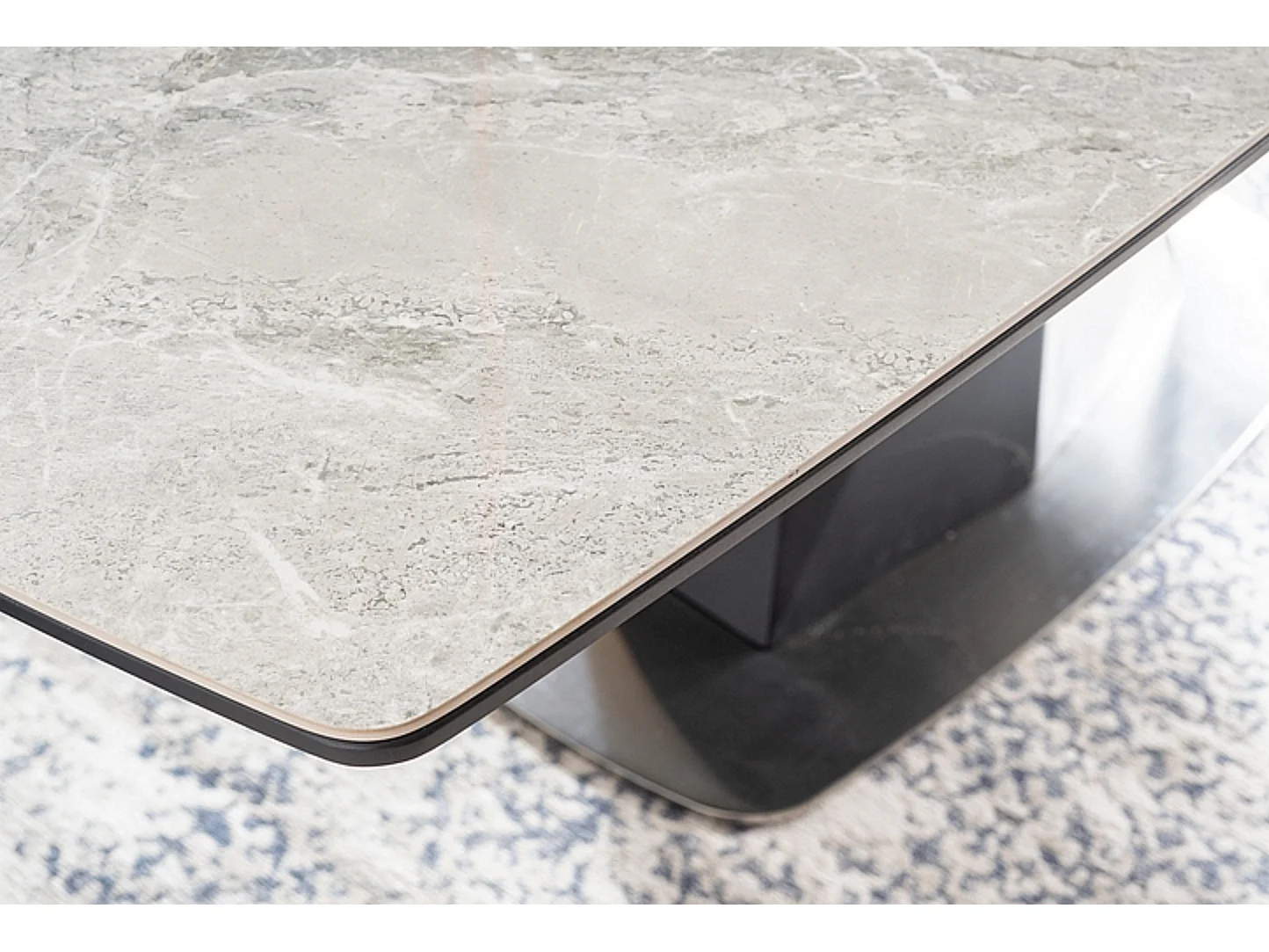 Tavolo da pranzo allungabile di design in marmo antracite da 160 cm Osmo