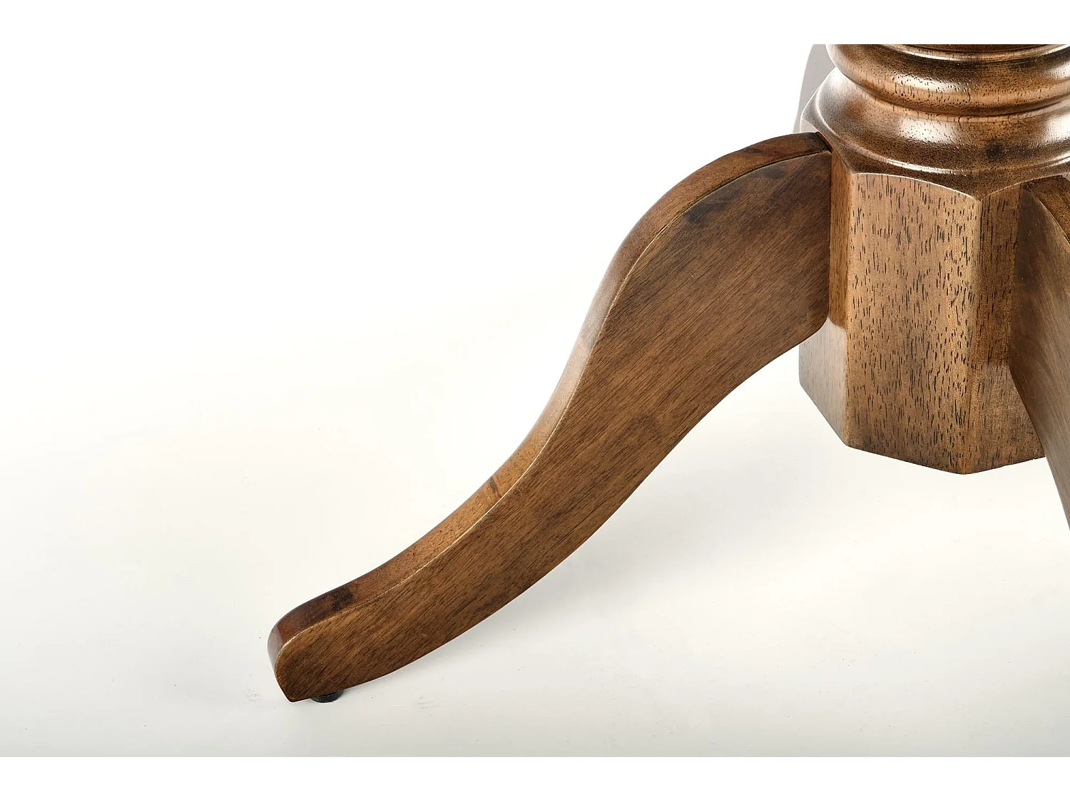 Mesa redonda extensible de nogal Walsor con pata central