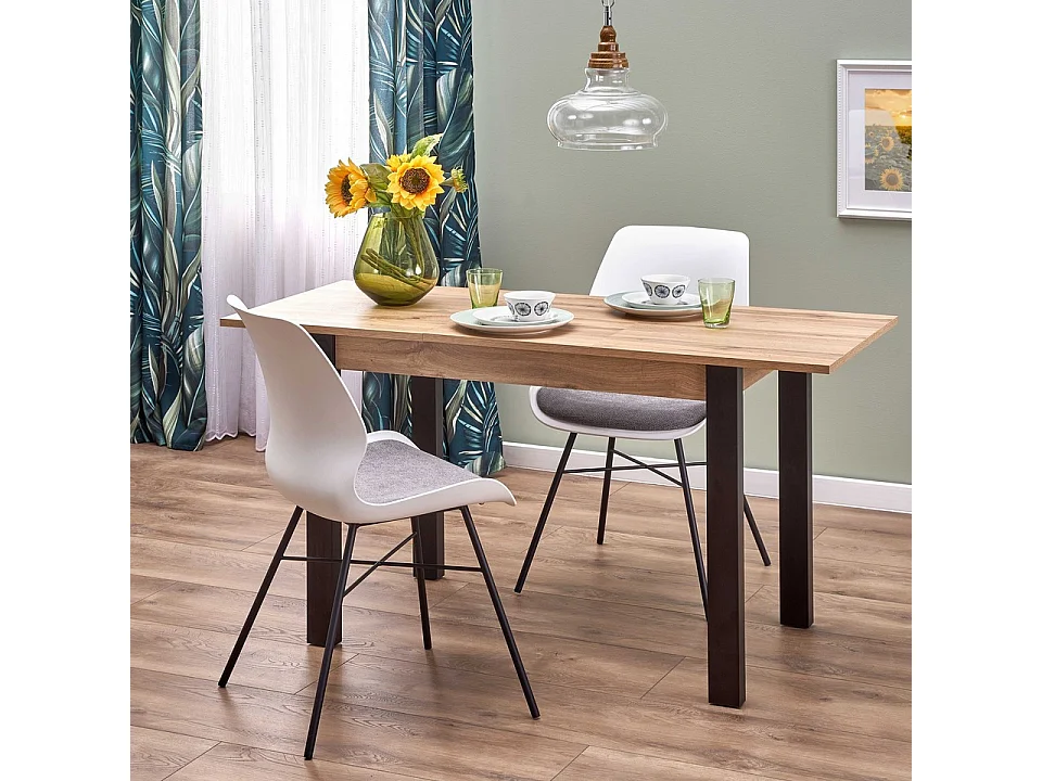 Mesa de comedor extensible 100-135cm color roble con patas negras ARZAL