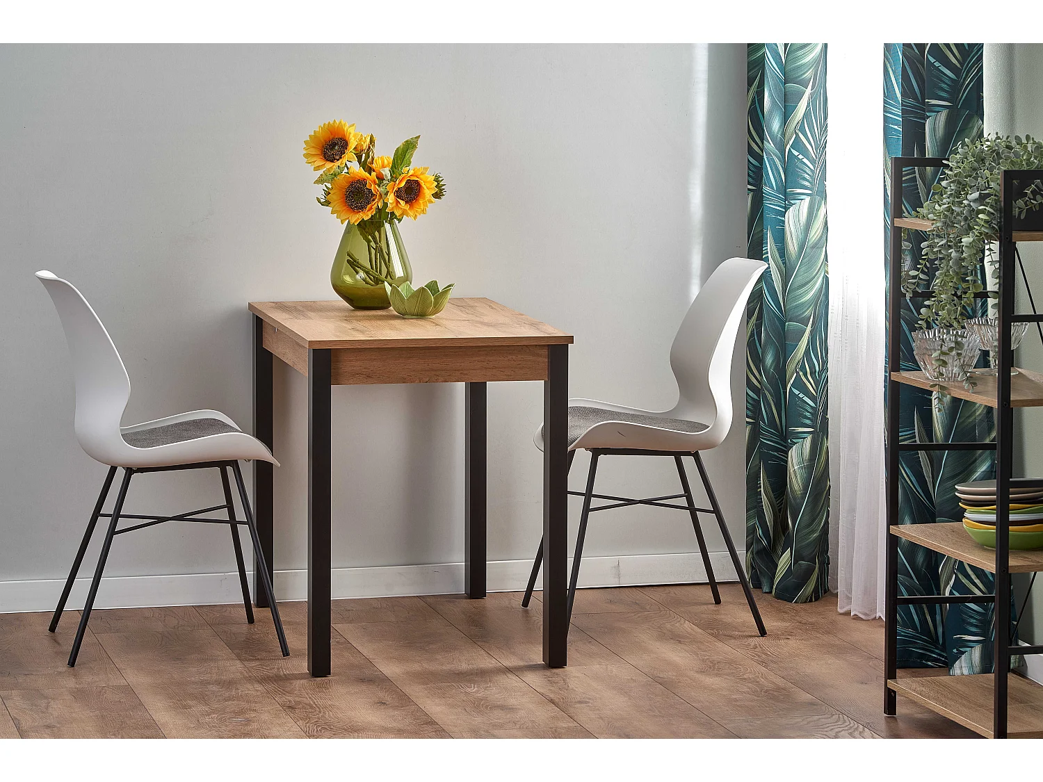 Mesa de comedor extensible 100-135cm color roble con patas negras ARZAL