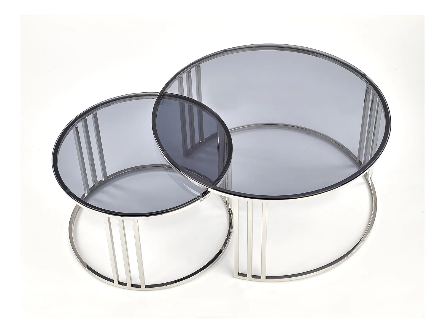 Juego de dos mesas de centro redondas con tapa de cristal ahumado y estructura de acero cromado Salma