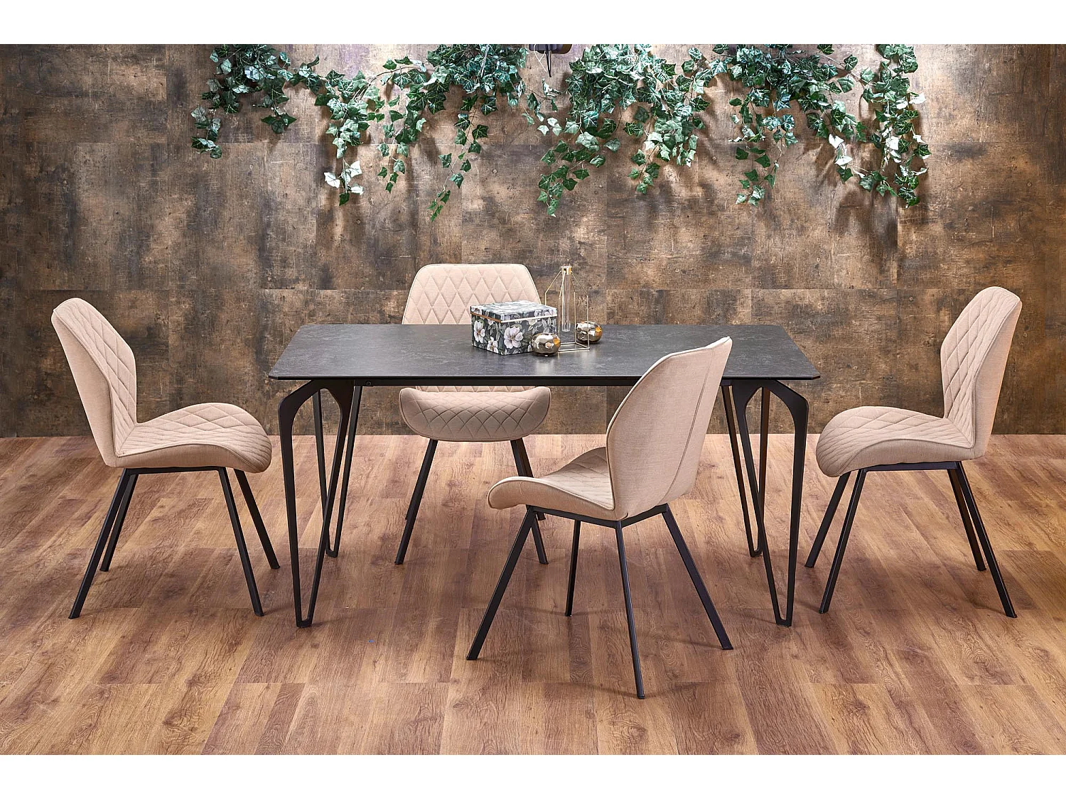 Chaise de salle à manger en tissu beige avec pieds en acier noir Pilot