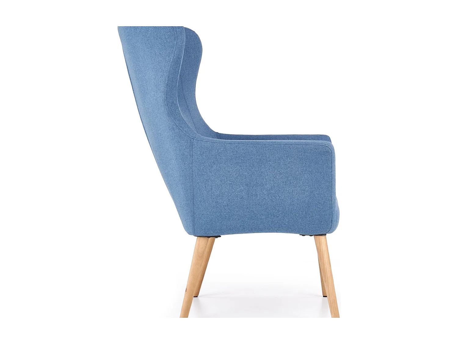 Sillón tapizado en tela azul con respaldo alto y patas de madera de caucho WISH