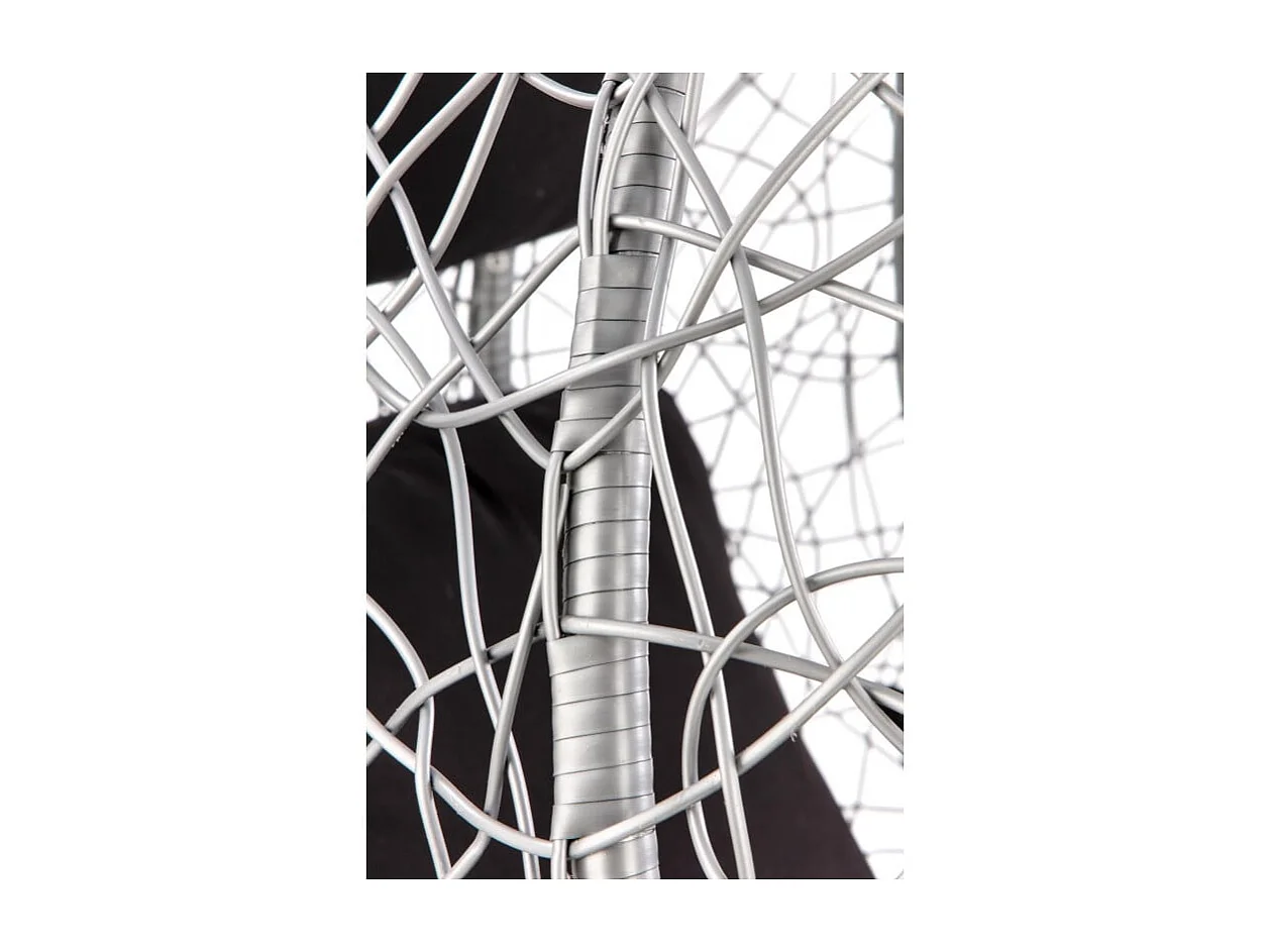 Sedia a uovo sospesa nera e grigia in rattan sintetico e metallo EGG