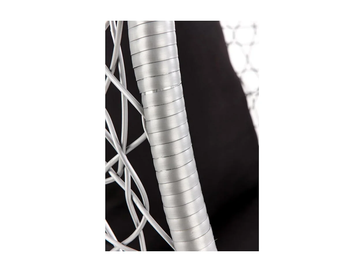 Sedia a uovo sospesa nera e grigia in rattan sintetico e metallo EGG